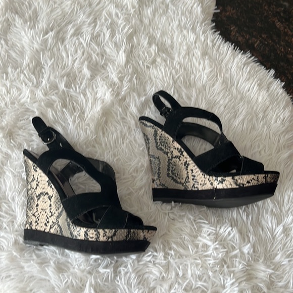 Women’s Black Faux Suede Snake Print Platform Wedges Size 7 - Picture 14 of 15